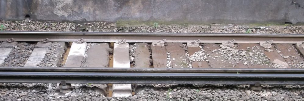 Photograph - 'Wet patch' on the up-line at Winchester Station in 2015